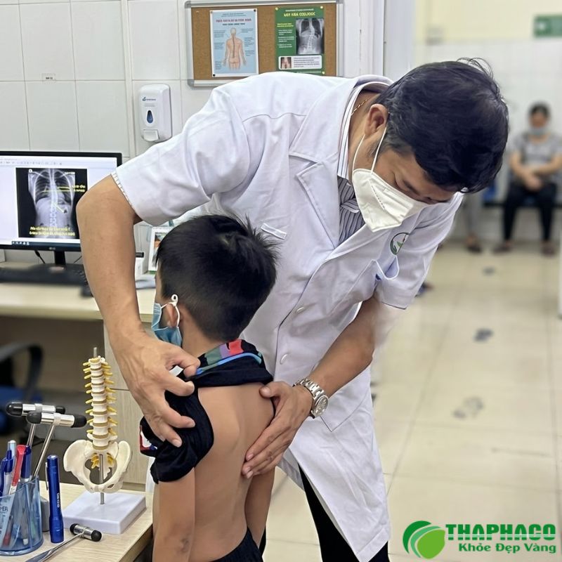 Phẫu thuật là giải pháp cuối cùng cho các trường hợp cong vẹo cột sống nghiêm trọng