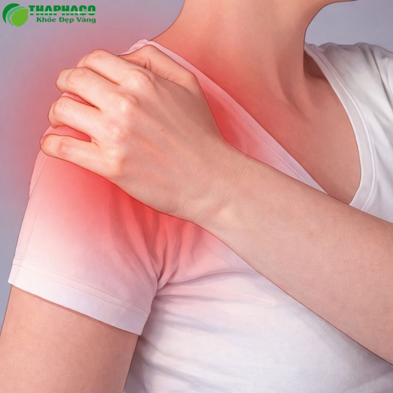 Nhiệt độ giảm khiến cơ thể phản ứng bằng cách co cứng cơ bắp để giữ ấm