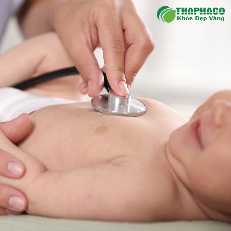 Tham vấn bác sĩ chuyên khoa định kỳ và có kế hoạch xử lý khi trẻ có phản ứng dị ứng nghiêm trọng
