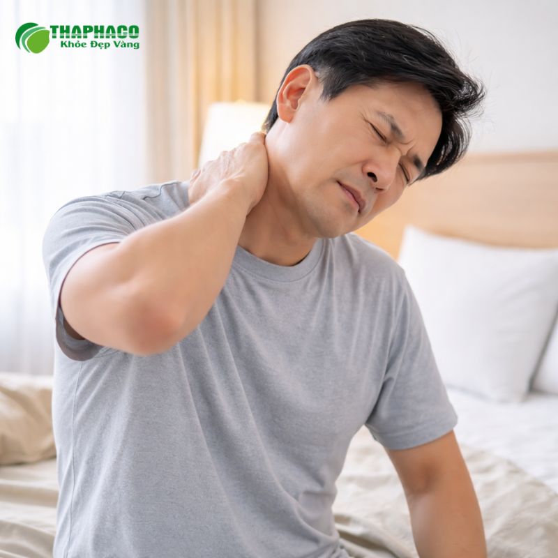 Thoái hóa cột sống cổ biểu hiện qua nhiều triệu chứng