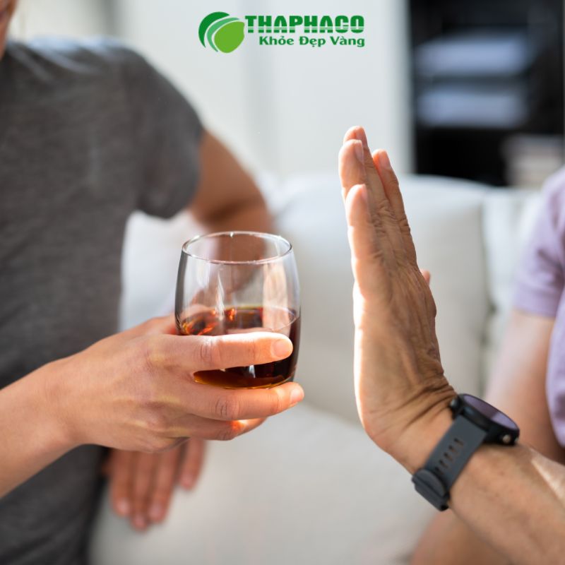 Rượu bia là gánh nặng cho gan, việc hạn chế hoặc bỏ hẳn sẽ giúp gan khỏe mạnh hơn.