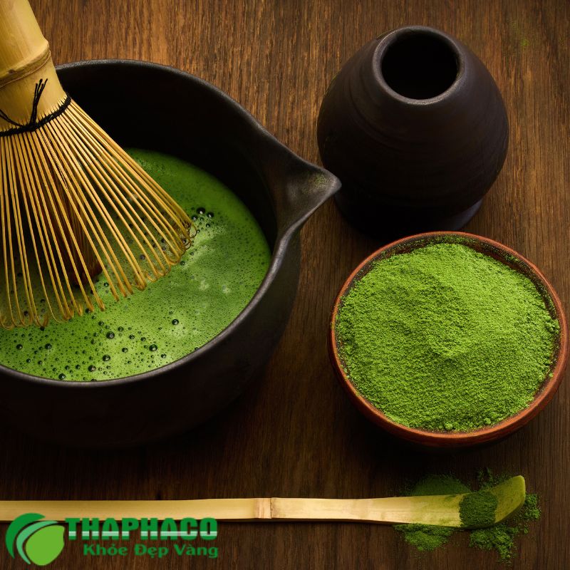 Trà Xanh (Matcha, Bột Trà Xanh) giàu chất chống oxy hóa (catechins), giúp bảo vệ tế bào khỏi tổn thương