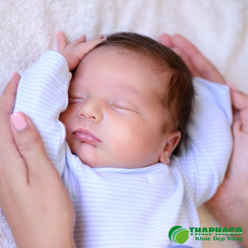 Ẩn tinh hoàn có thể do yếu tố di truyền đến các tác động môi trường trong thai kỳ