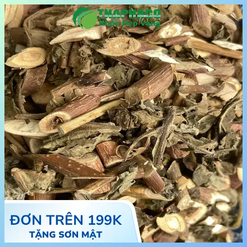 Ấm trà Bạch Đồng Nữ đang được hãm với nước nóng