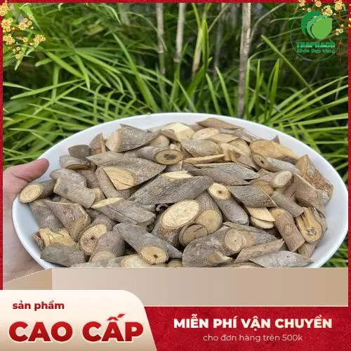 Hình ảnh nồi nước cây an xoa đang được đun trên bếp