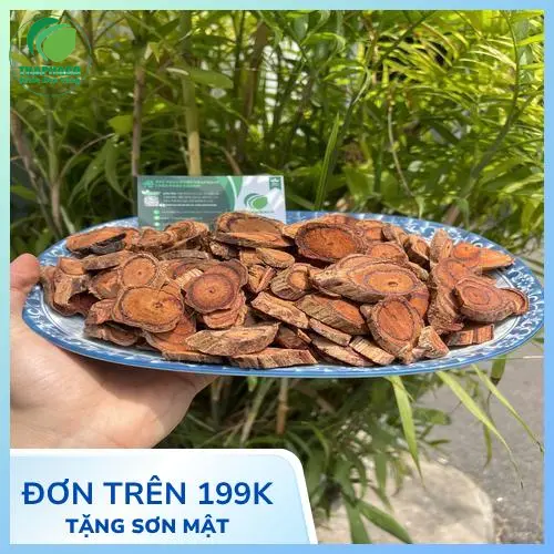 Hình ảnh một bình rượu ngâm kê huyết đằng đã sẵn sàng sử dụng