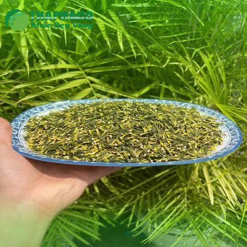 Thưởng thức trà tim sen thư giãn cho giấc ngủ sâu hơn