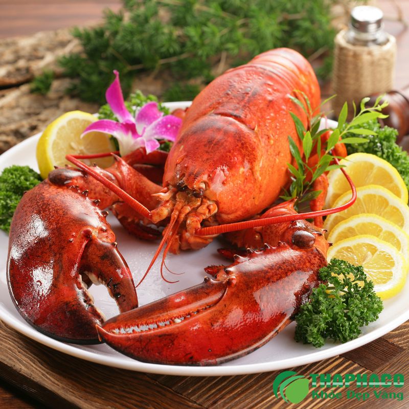 Với trường hợp dị ứng hải sản nhẹ, ngừng ăn và uống thuốc kháng histamine