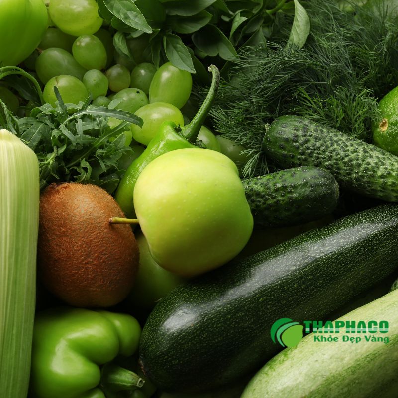 Tăng cường rau xanh, trái cây, và uống đủ nước