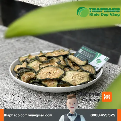 Kiểm tra chất lượng bí đao sấy lạnh trước khi đóng gói