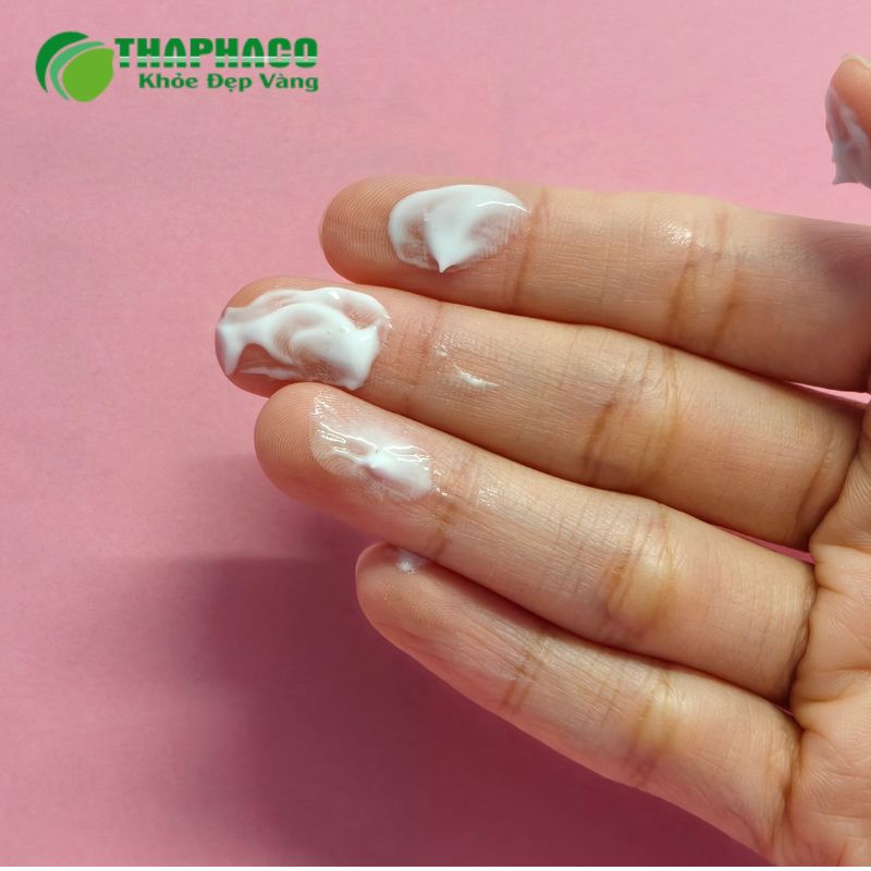 Khí hư ra nhiều, trong loãng như nước, có thể là dấu hiệu của viêm lộ tuyến cổ tử cung
