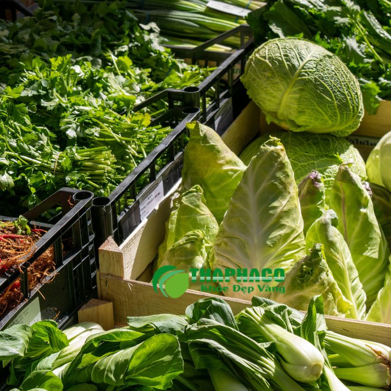 Hạn chế muối, đạm, thực phẩm chế biến sẵn, tăng cường rau xanh, trái cây, uống đủ nước