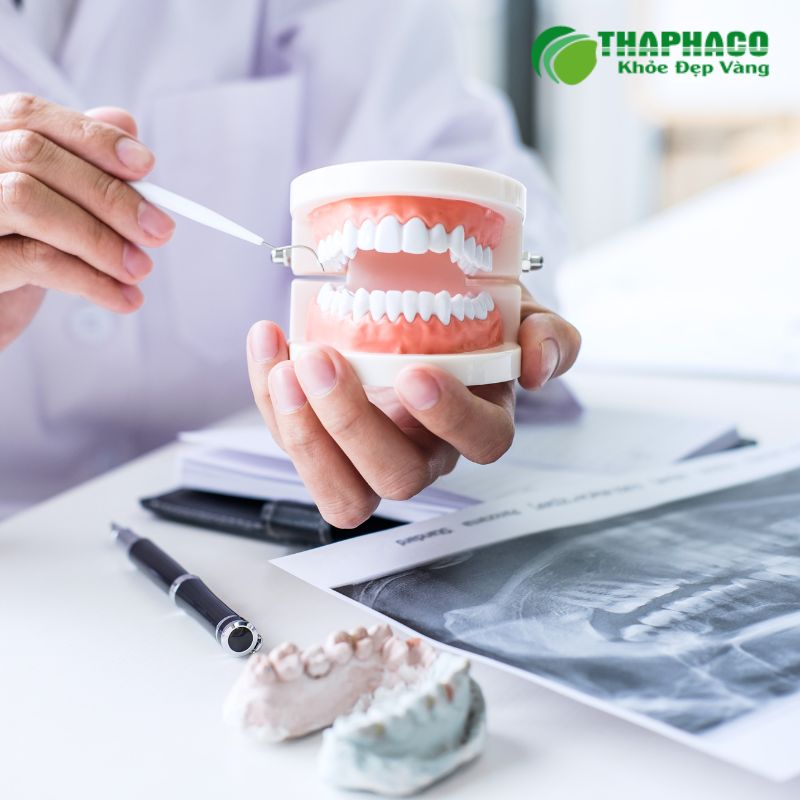 Triệu chứng rối loạn canxi – phospho đa dạng, bao gồm đau xương, yếu cơ, tê bì, chuột rút