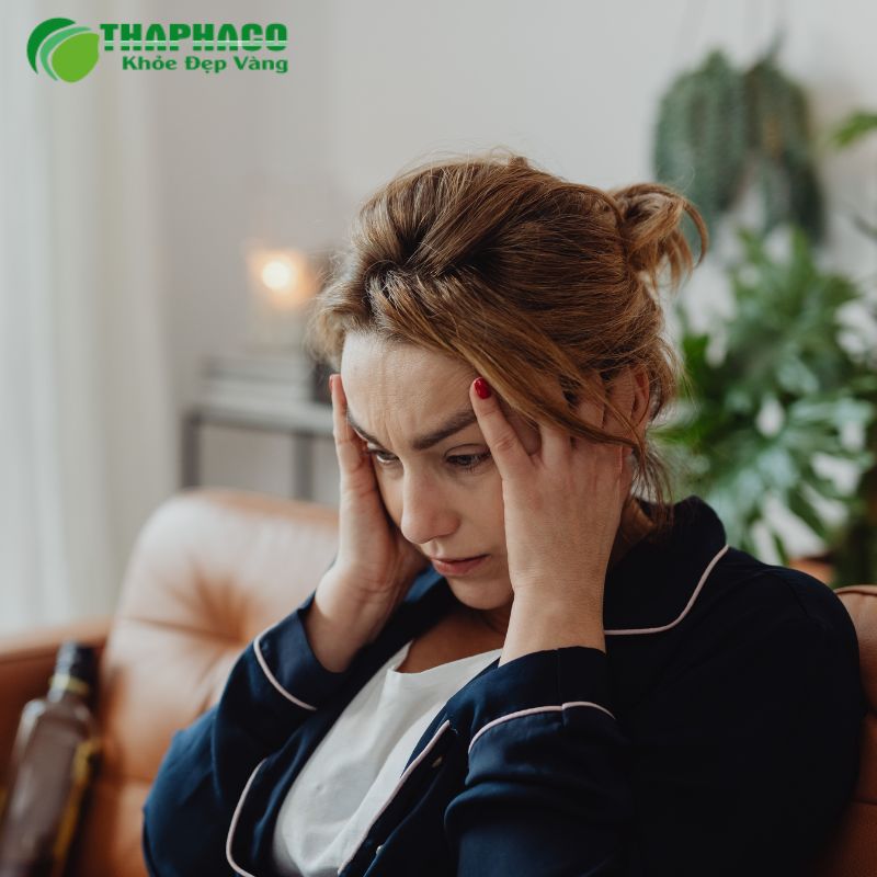 Rối loạn hormone ở người lớn gây đau đầu và giảm thị lực