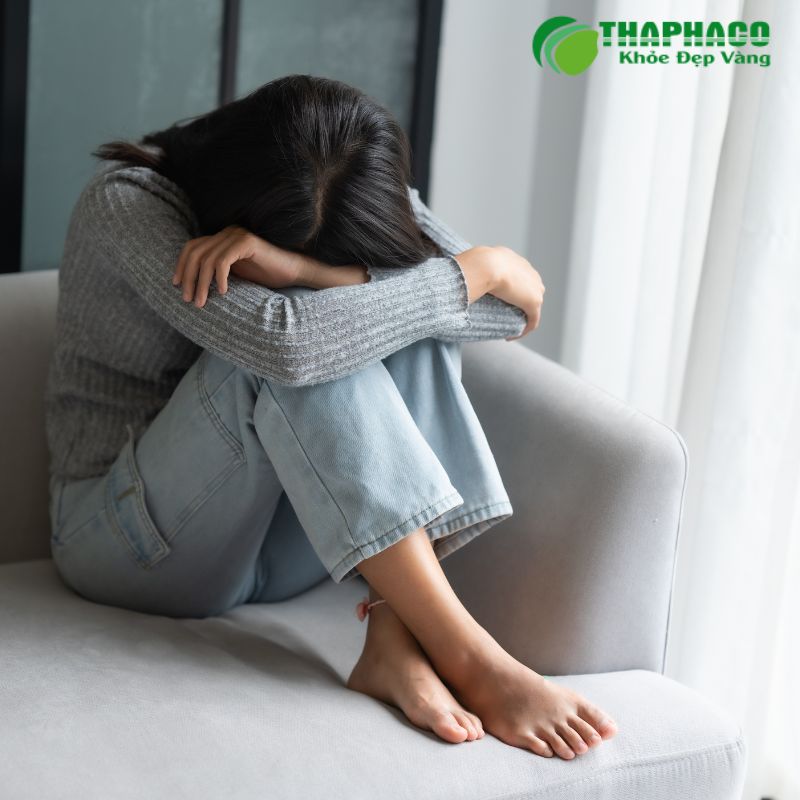 Trầm cảm, lo âu; rụng tóc; vết thương lâu lành là dấu hiệu của tình trạng thiếu vitamin D