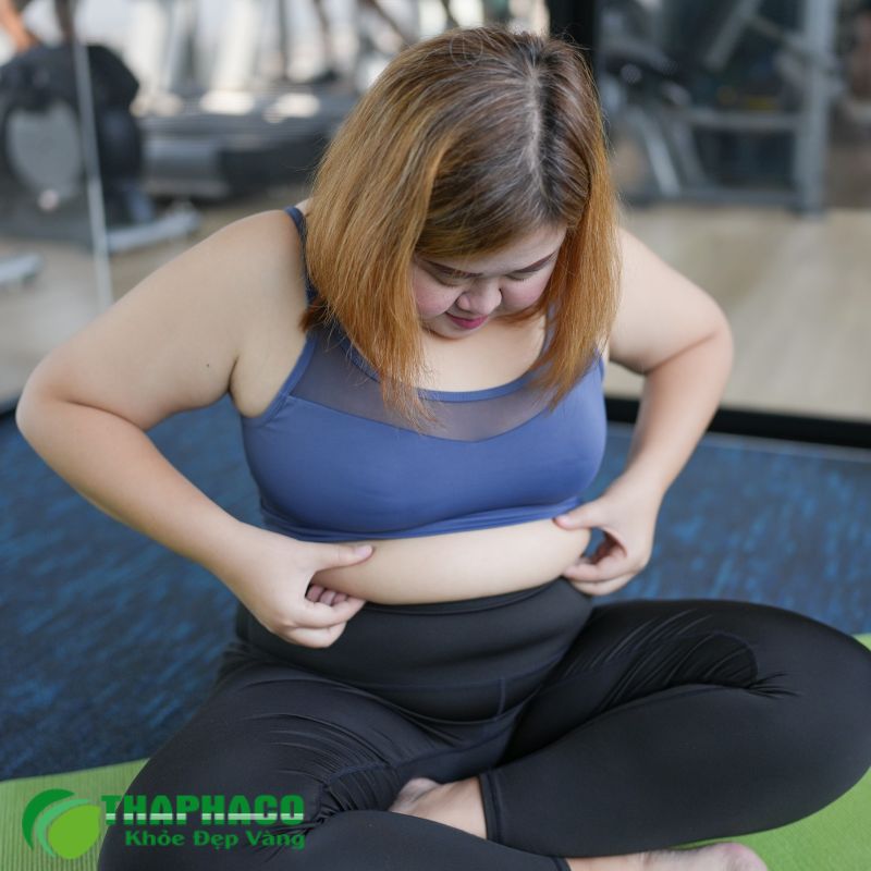 Phụ nữ thừa cân hoặc béo phì có nồng độ estrogen cao hơn, làm tăng nguy cơ mắc u xơ tử cung