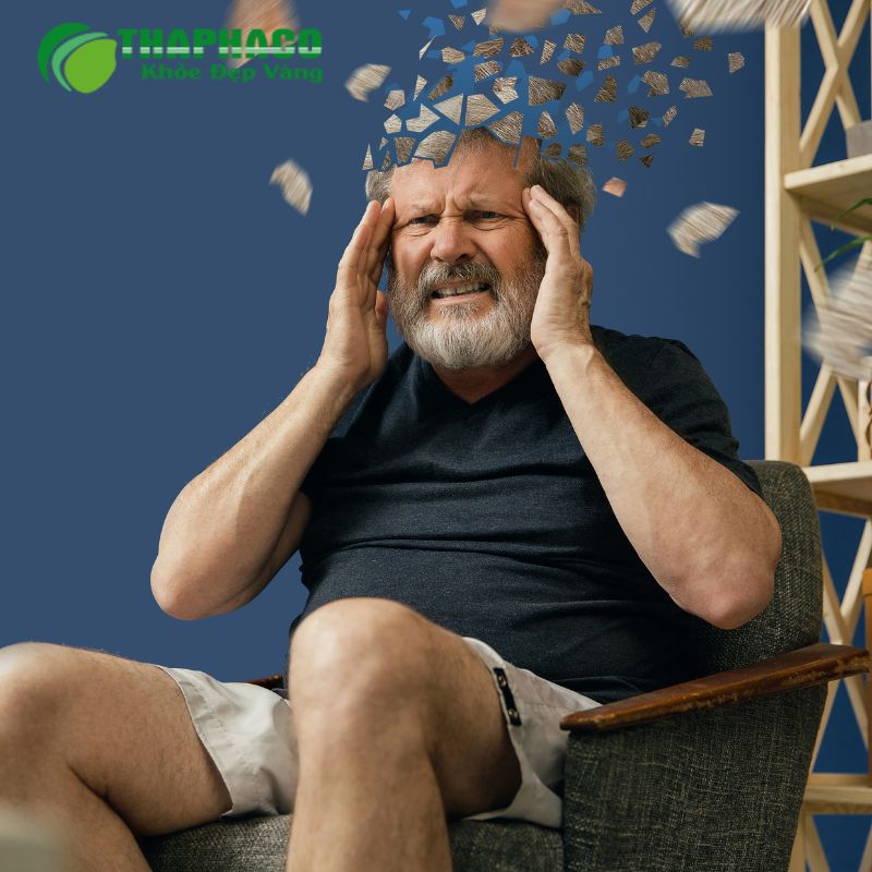 Bệnh Alzheimer tiến triển qua nhiều giai đoạn với các triệu chứng đặc trưng từ nhẹ đến nặng