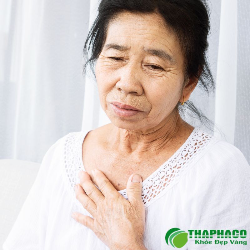 Khi có dấu hiệu nào như khó thở, đau ngực tim đập nhanh hay phù nề hãy đi khám bệnh ngay