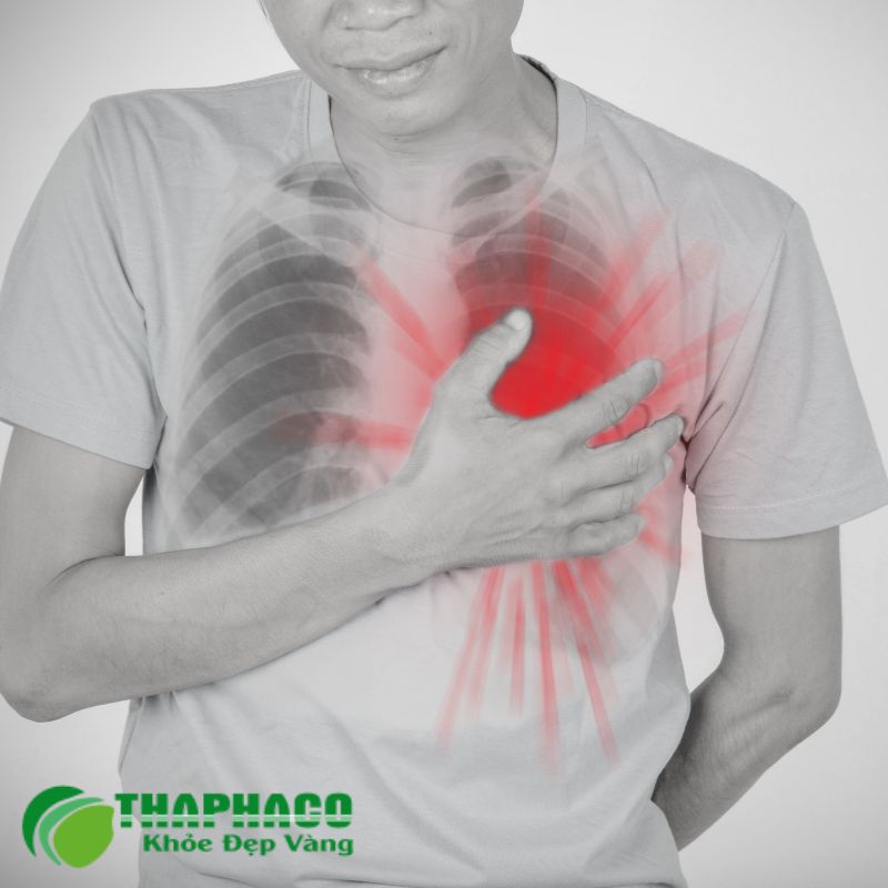 Sau chấn thương tim, các biến chứng như viêm màng ngoài tim, tràn dịch màng tim, rối loạn nhịp, suy tim