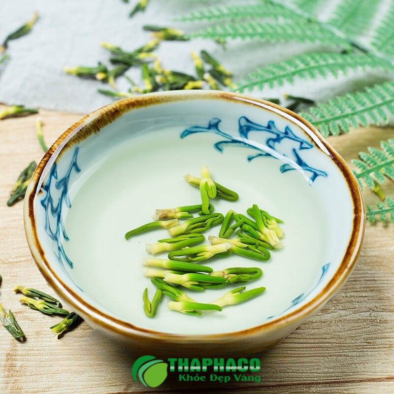 Dược liệu tự nhiên như lạc tiên, tâm sen, hoa cúc, bạch quả có thể hỗ trợ thư giãn, giảm căng thẳng