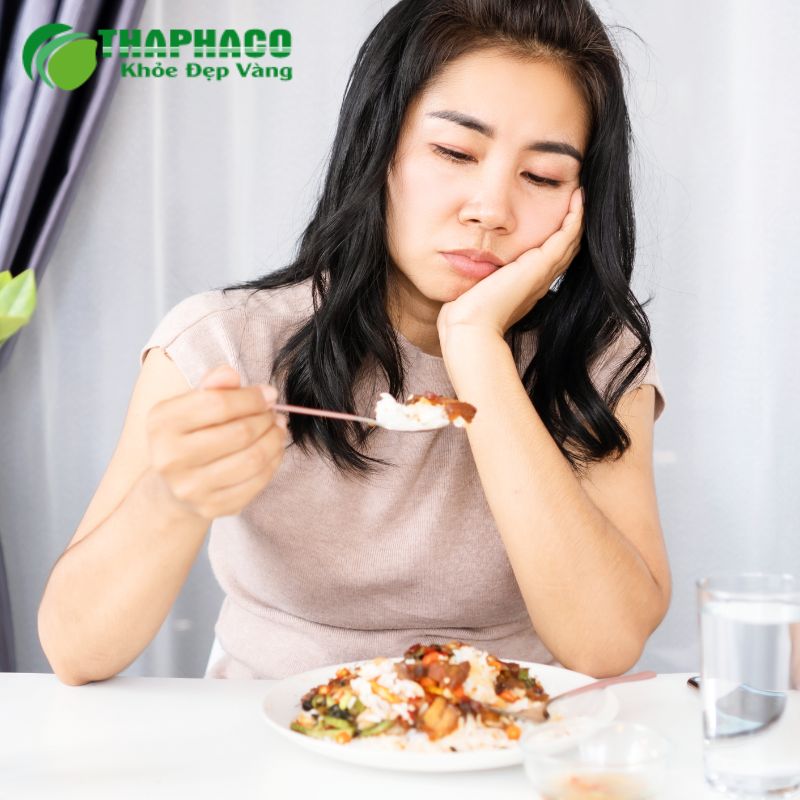 Chán ăn, ăn không ngon miệng, sụt cân và suy kiệt cơ thể có thể là dấu hiệu của lao ruột 