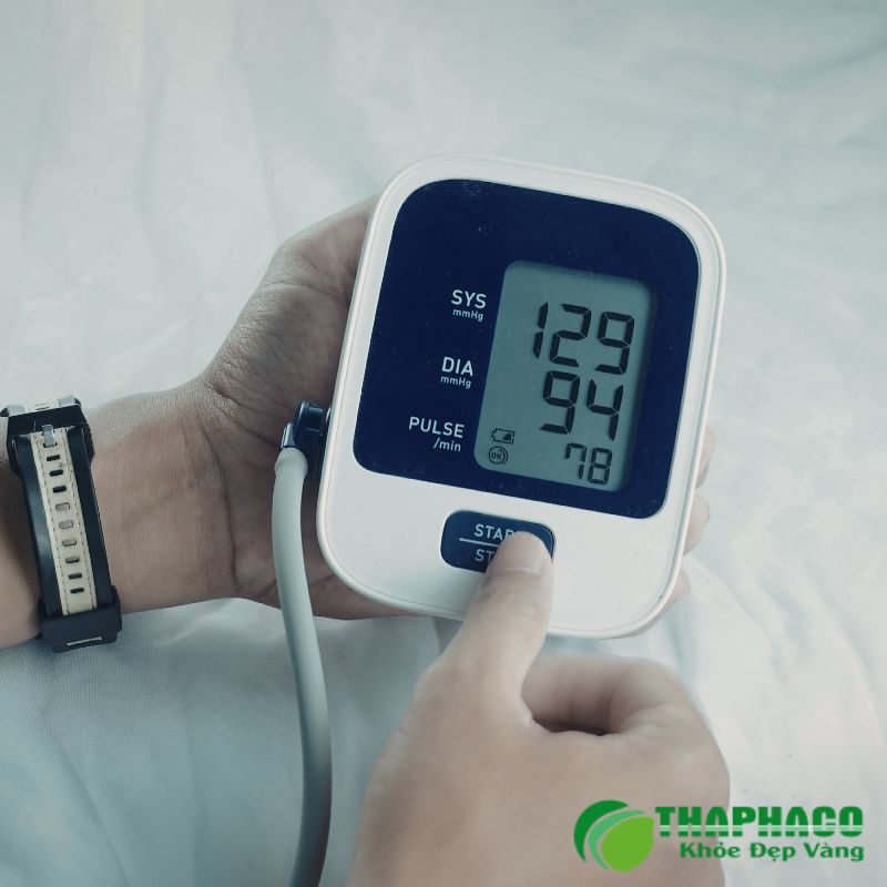 Rung nhĩ thường xuất phát từ các bệnh lý tim mạch như bệnh van tim, tăng huyết áp