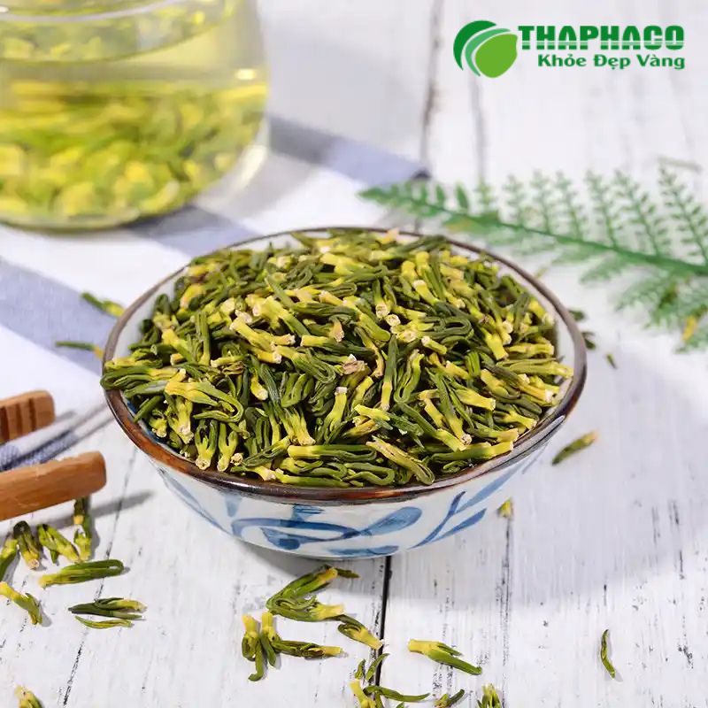 Tâm sen, phần mầm xanh bên trong hạt sen, không chỉ thanh nhiệt, giải độc mà còn có tác dụng an thần
