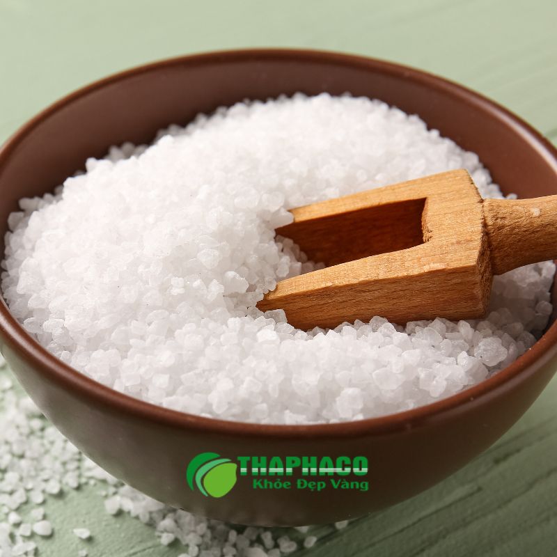 Hạn chế muối trong khẩu phần ăn để kiểm soát huyết áp và giảm phù