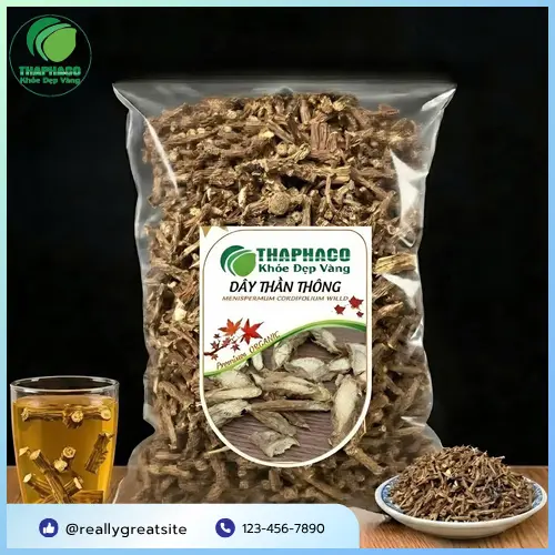 Cây thần thông (dây ký ninh) với đặc điểm thân leo, lá xanh đậm