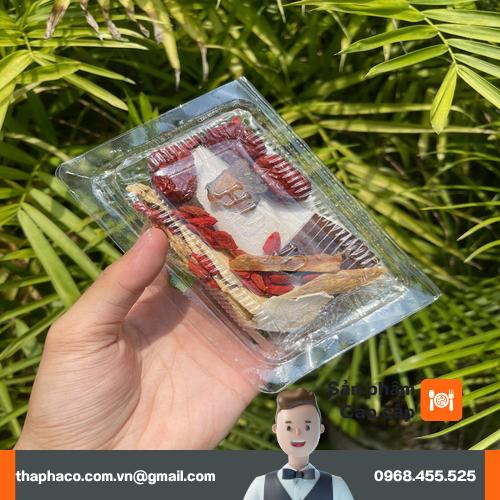 Sơ chế nguyên liệu và thảo mộc trong set canh hầm gà