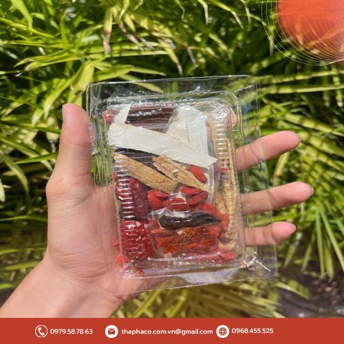 Nguyên liệu chuẩn bị cho món gà hầm thảo mộc